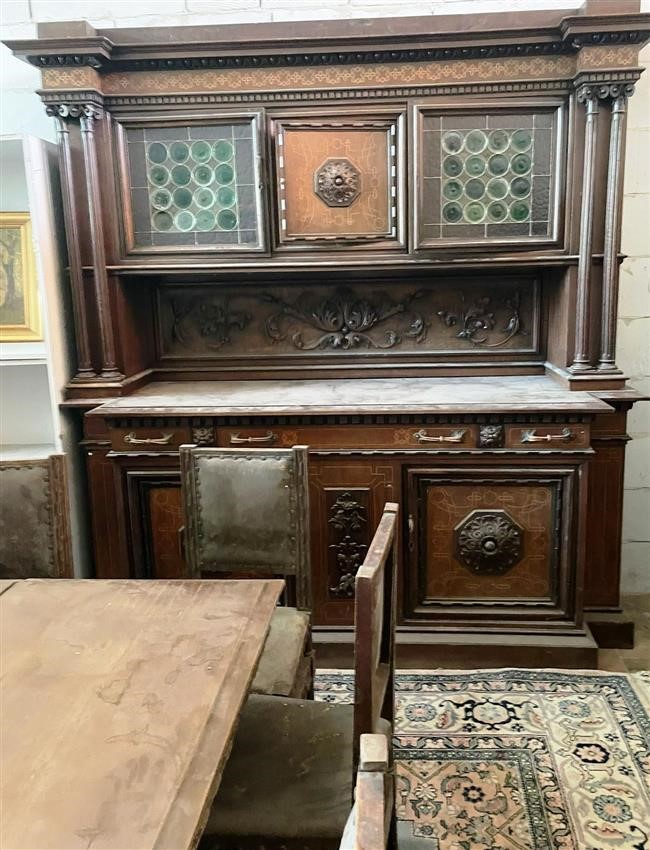 Sala stile rinascimento fine ottocento impellicciata noce con intarsi e intagli in rilievo di pregio